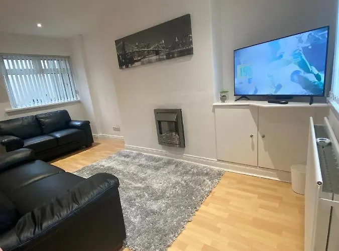 Modern Two Bed House Close To City Centre