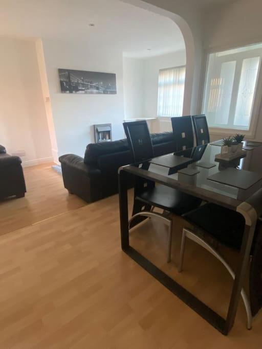 Modern Two Bed House Close To Centre Belfast