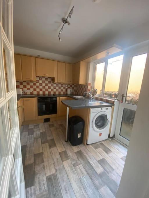 Modern Two Bed House Close To Centre * Belfast