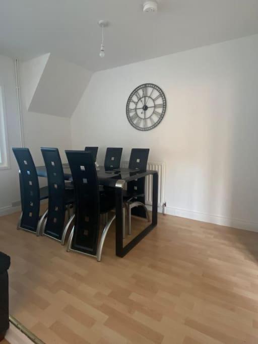 Apartment Modern Two Bed House Close To Centre *