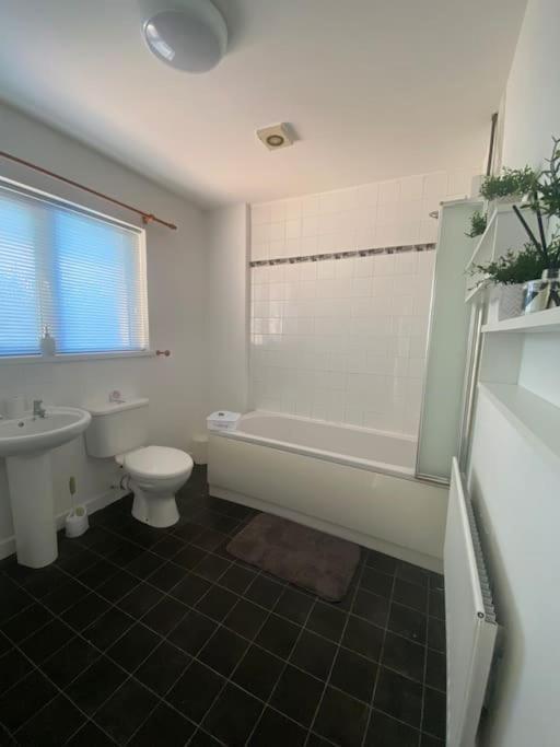 Modern Two Bed House Close To Centre