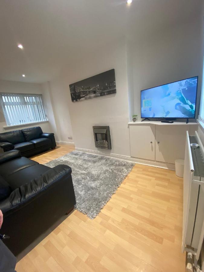 Modern Two Bed House Close To Centre Apartment *